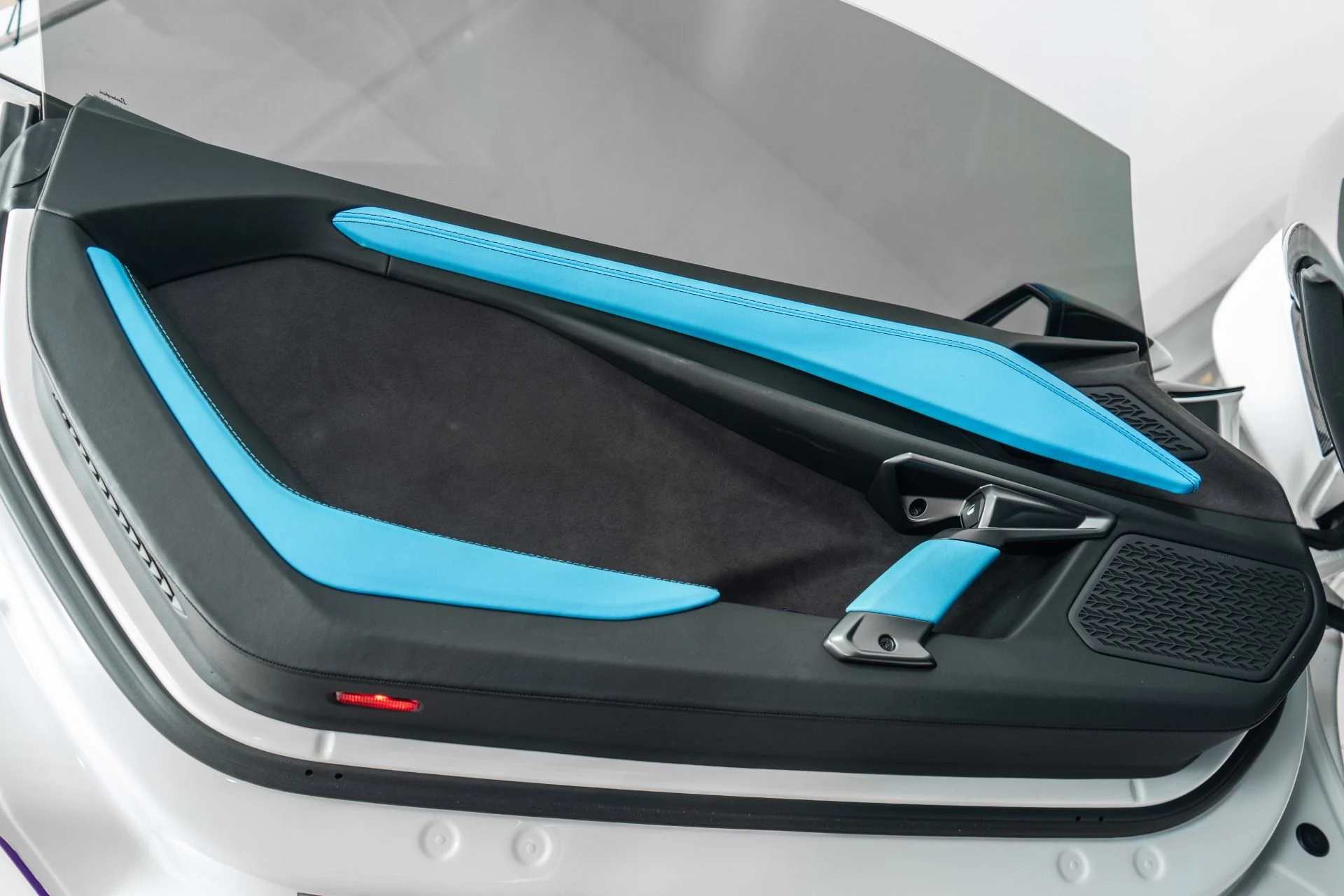 mph041_304537345_Used_2025_Lamborghini_Revuelto_1001_Horsepower_Multicolor_Matte_Wrap_High_Tech_Pack_1781554608_1b9731d81d