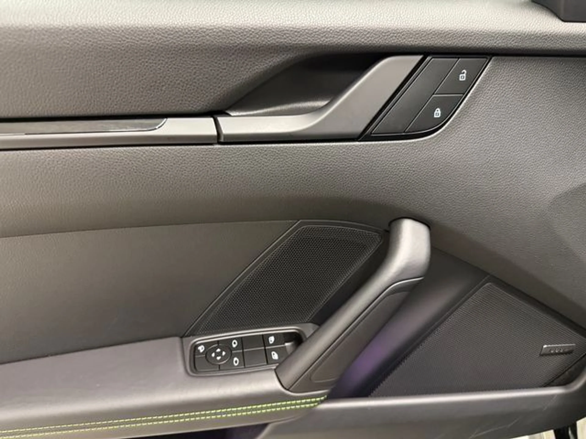 mph041_3053481859_bf4dd68b7f3997b4cf52faa748d7713d_011d5c2ed2