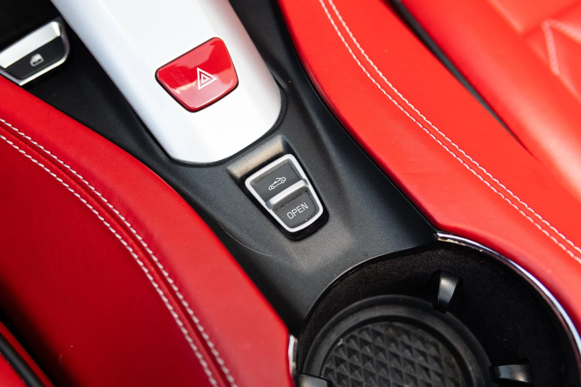 mph041_305845093_Used_2017_Ferrari_California_T_1767901173_2d322974b3