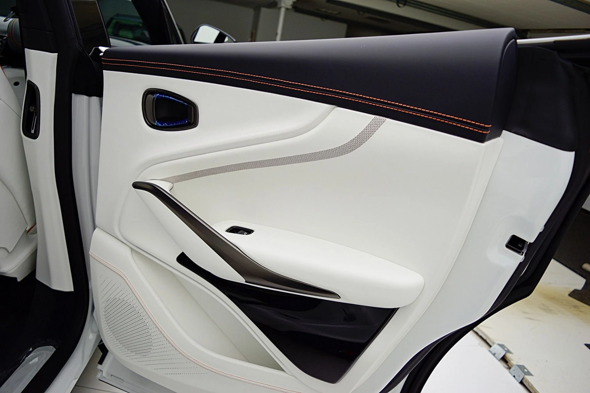 mph041_3064040734_New_2025_Aston_Martin_DBX_707_e3607cc907