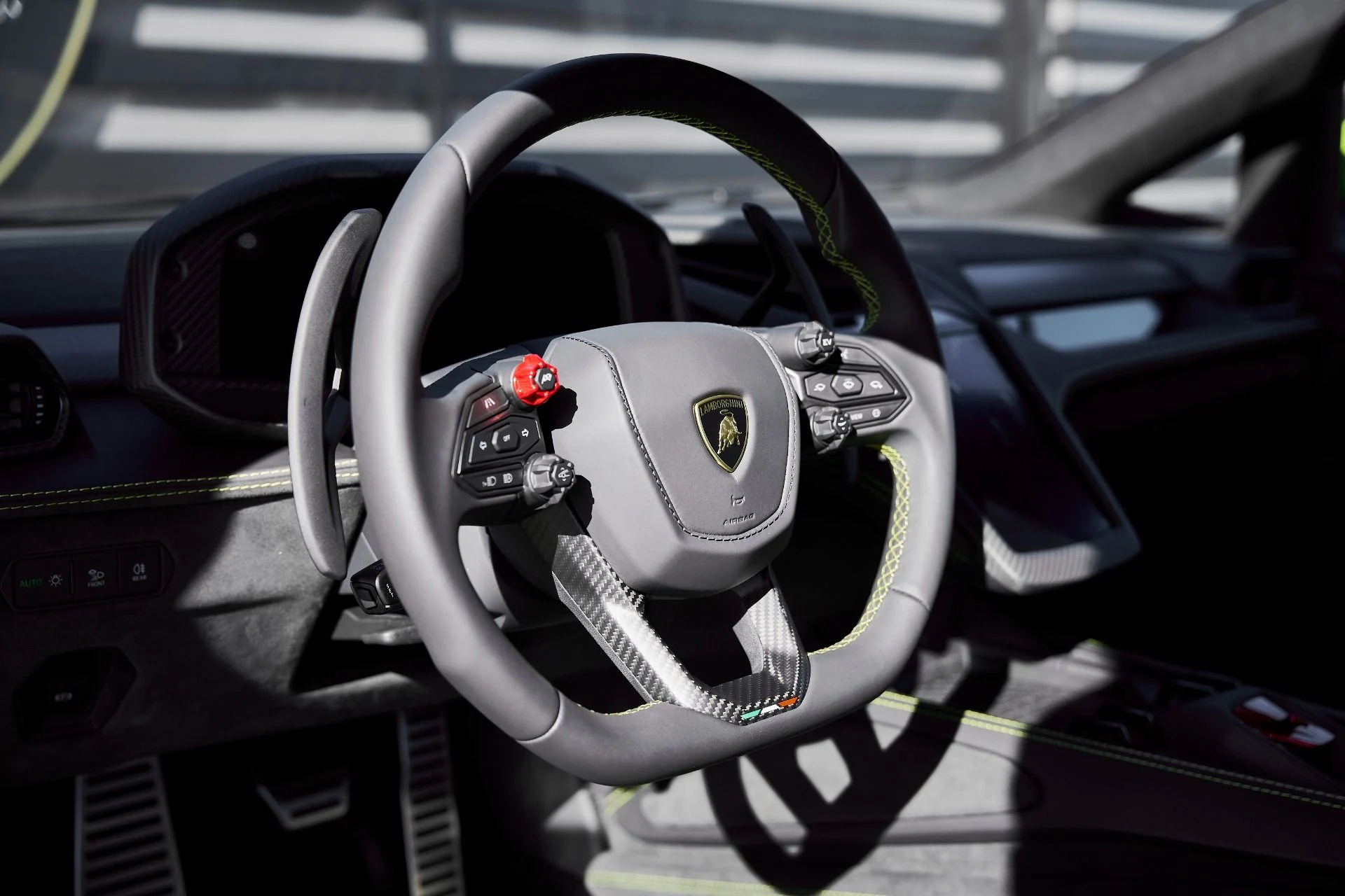 mph041_3070524578_Used_2025_Lamborghini_Revuelto_1769824562_2535694cf4