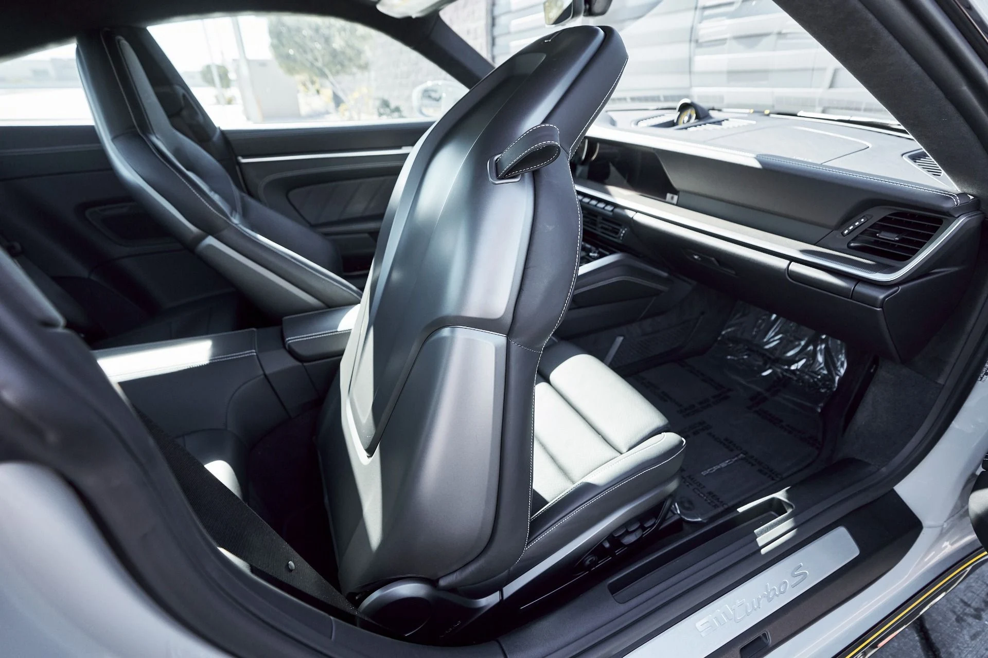 mph041_3080421758_Used_2021_Porsche_911_Turbo_S_1765592999_27dde38dd6