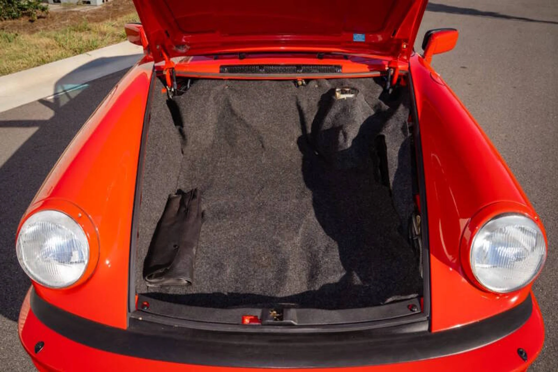mph041_3092130831_1985_porsche_911_carrera_2dr_coupe_548d3090e1