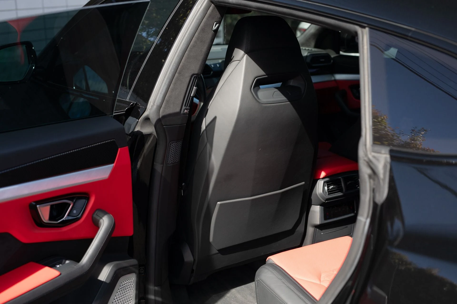 mph041_3092781272_Used_2020_Lamborghini_Urus_1739815995_d28dcf3077