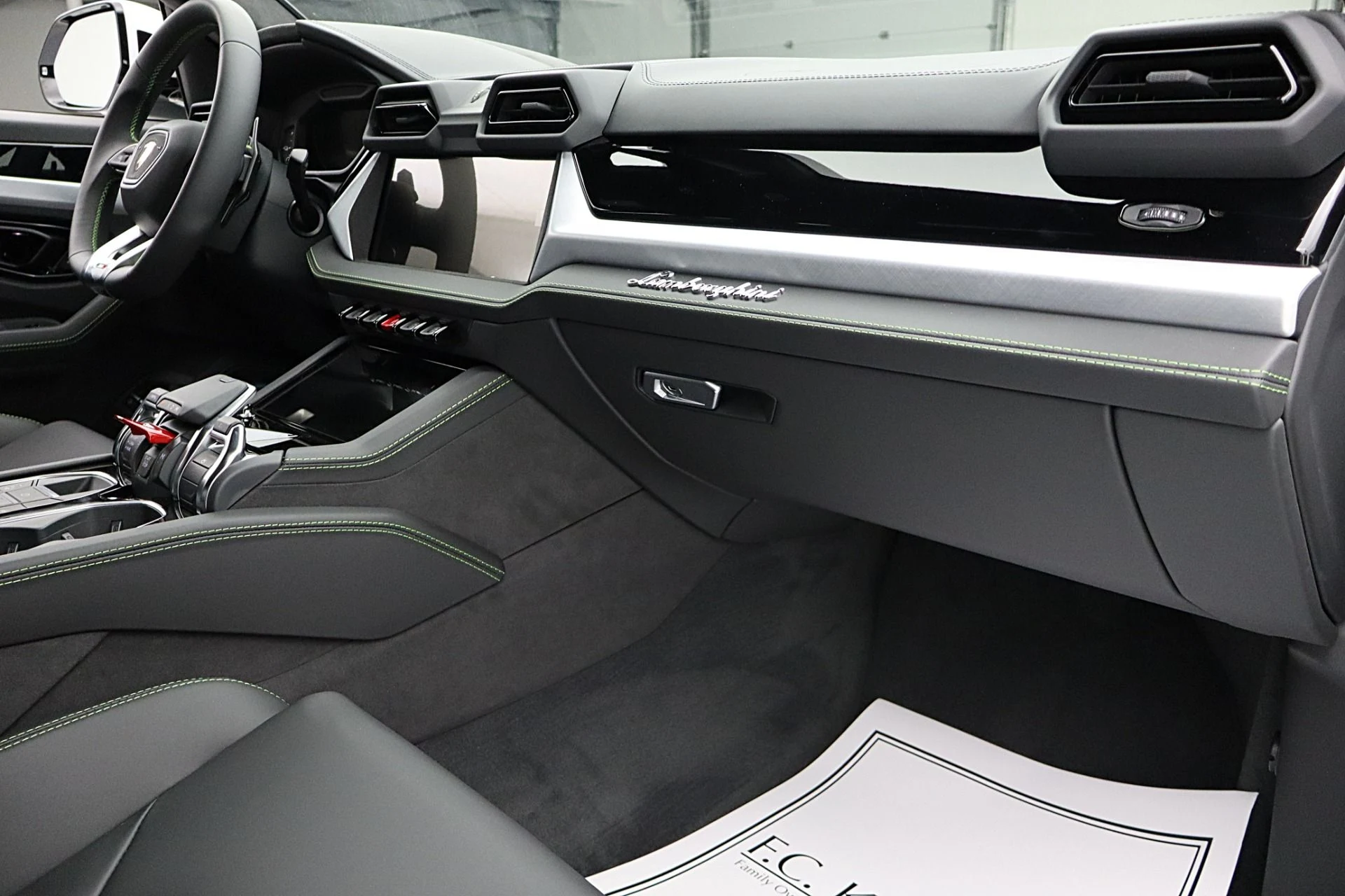 mph041_3094146074_New_2026_Lamborghini_Urus_SE_ae278ff481