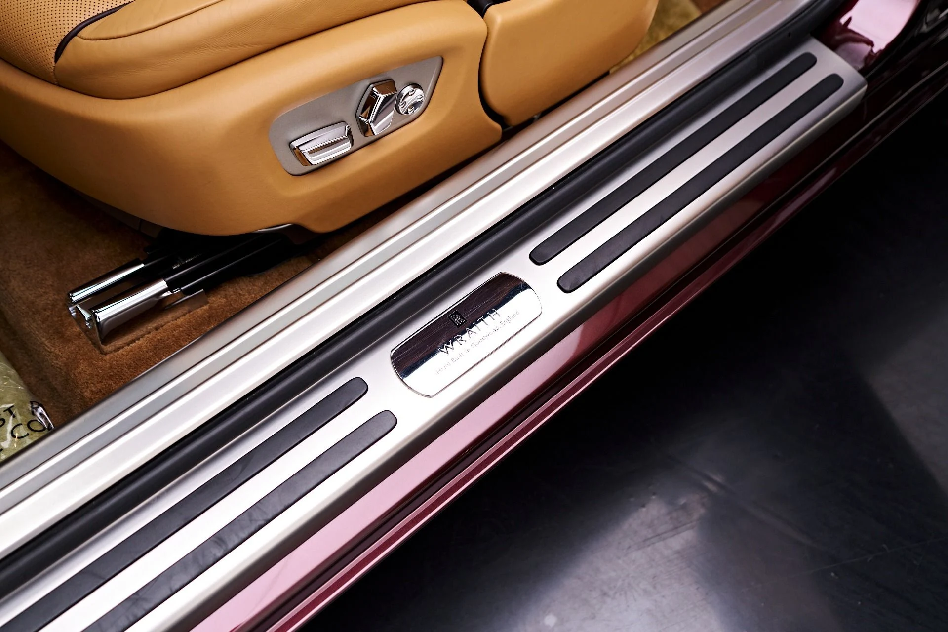 mph041_3102642609_Used_2015_Rolls_Royce_Wraith_Base_1757113613_7d62927d0a