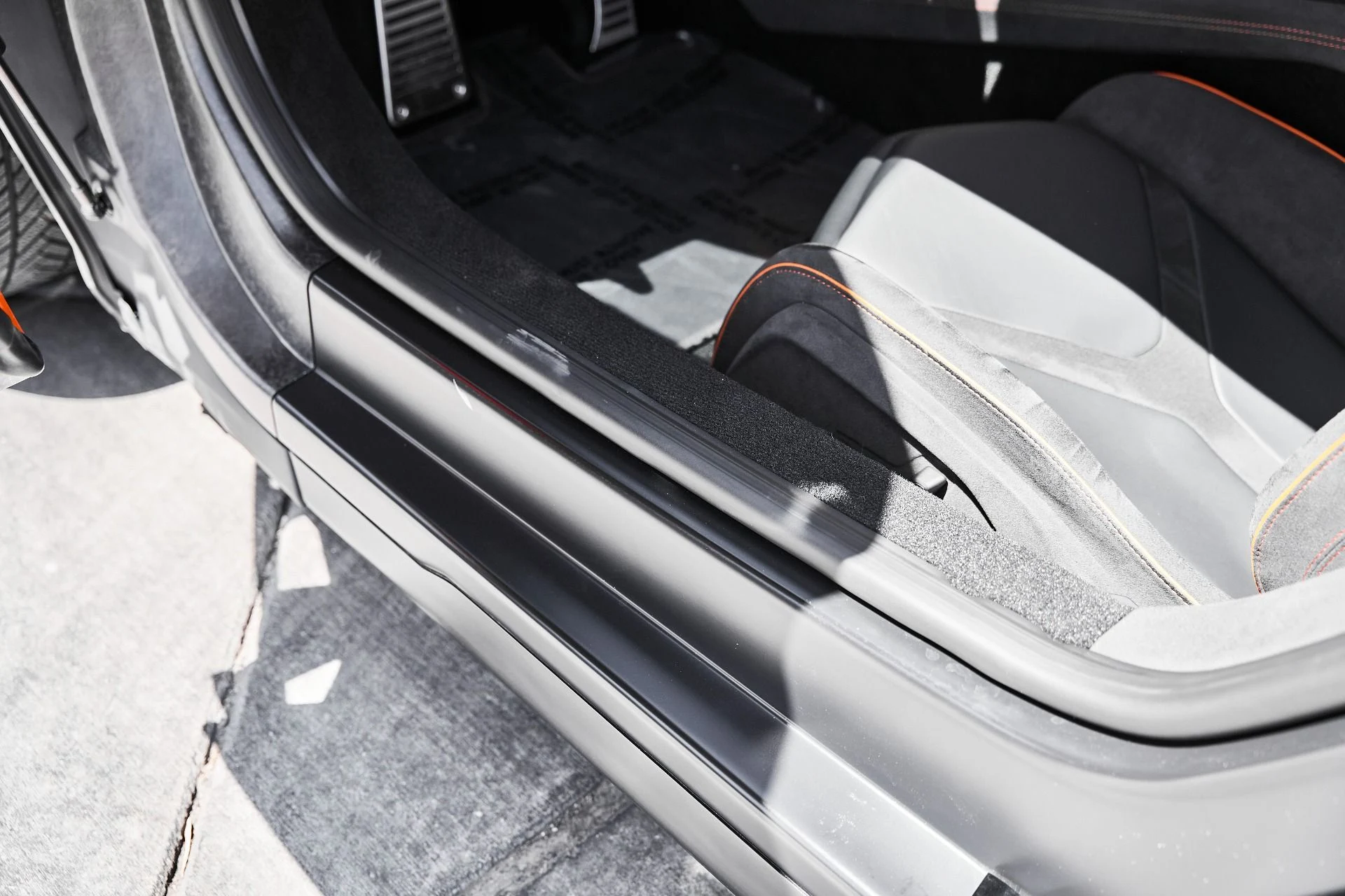 mph041_3108847593_Used_2024_Lamborghini_Revuelto_Base_1777394330_5c0460d206