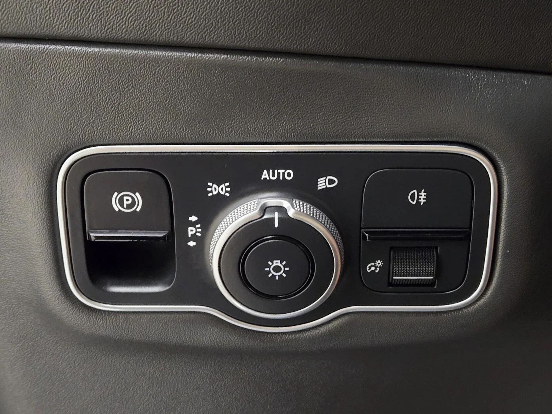 mph041_3118186713_Used_2024_Aston_Martin_DBX_1777355484_5100666a71