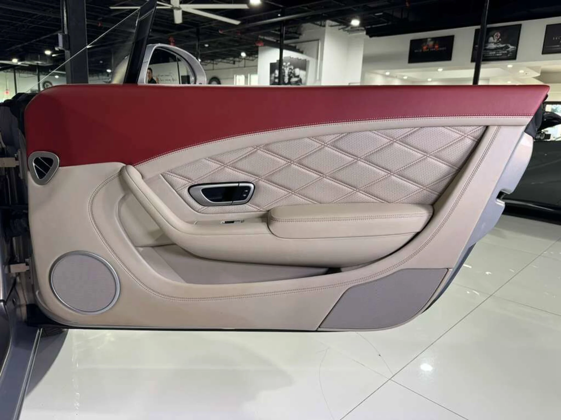 mph041_3119850289_7520ed448f2cceabb1141c1c06e86bd5_e4556e8239