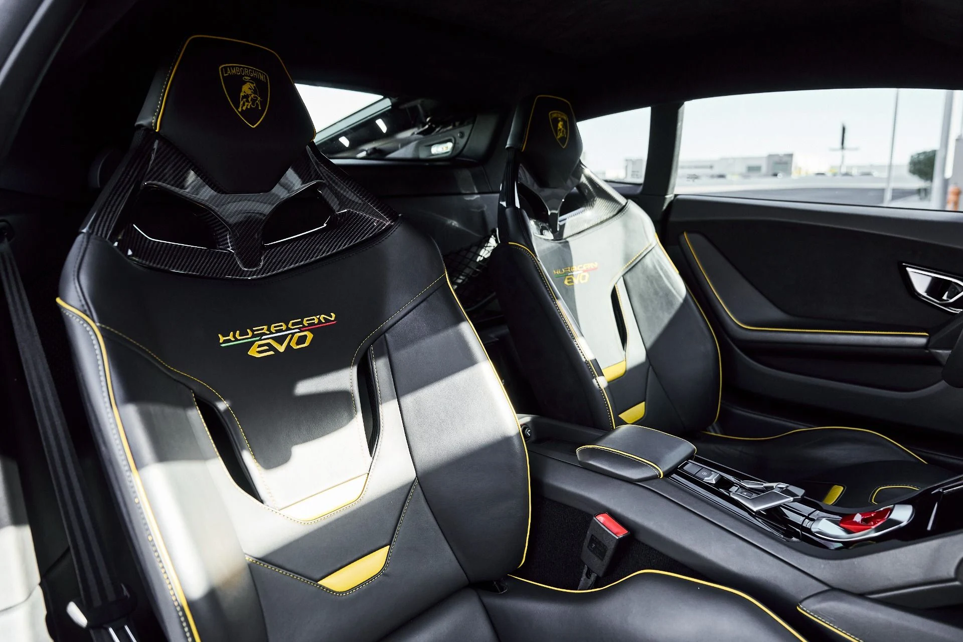 mph041_3127372764_Used_2021_Lamborghini_Huracan_EVO_Base_1774405004_1516580a76