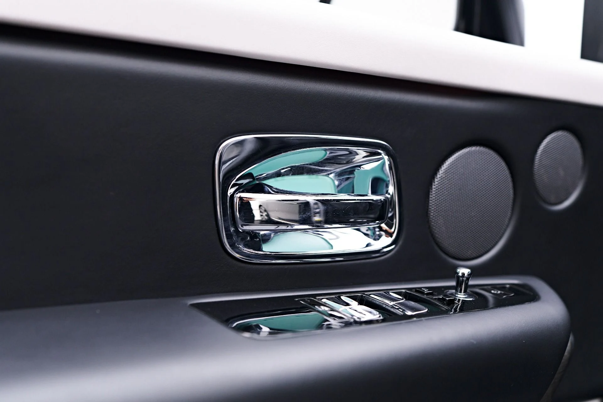 mph041_3128863558_Used_2023_Rolls_Royce_Cullinan_Base_1756252121_d5acfad47d