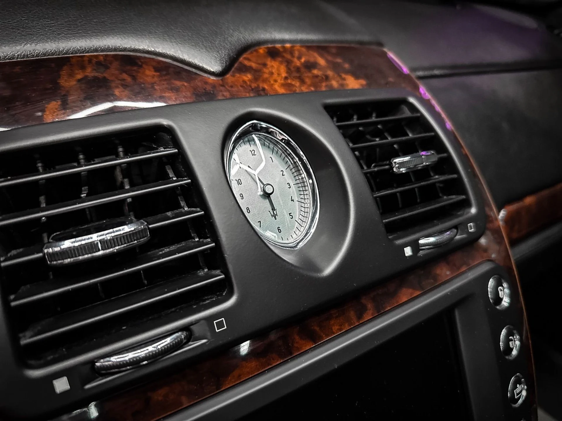 mph041_3131688671_36879351_09125_2011_maserati_quattroporte_035_10e24ca1ac