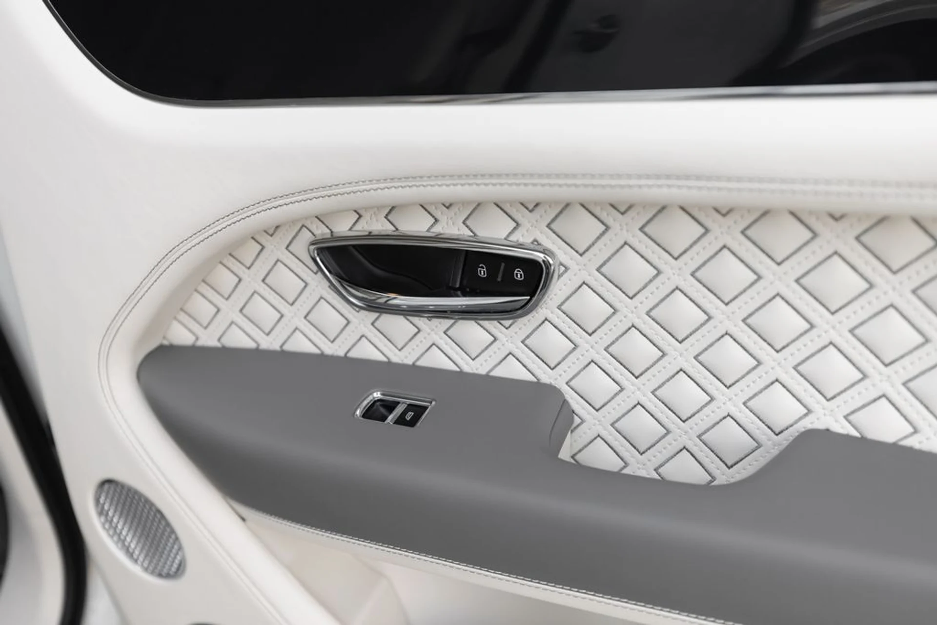 mph041_3138424308_5d5bb86f196068c71f642d28639b9731x_bc54463687