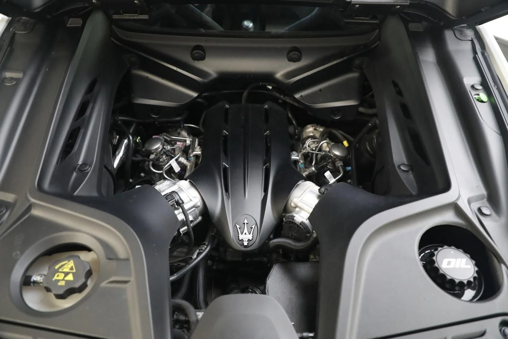 mph041_3140459987_Used_2022_Maserati_MC_20_8af8659490