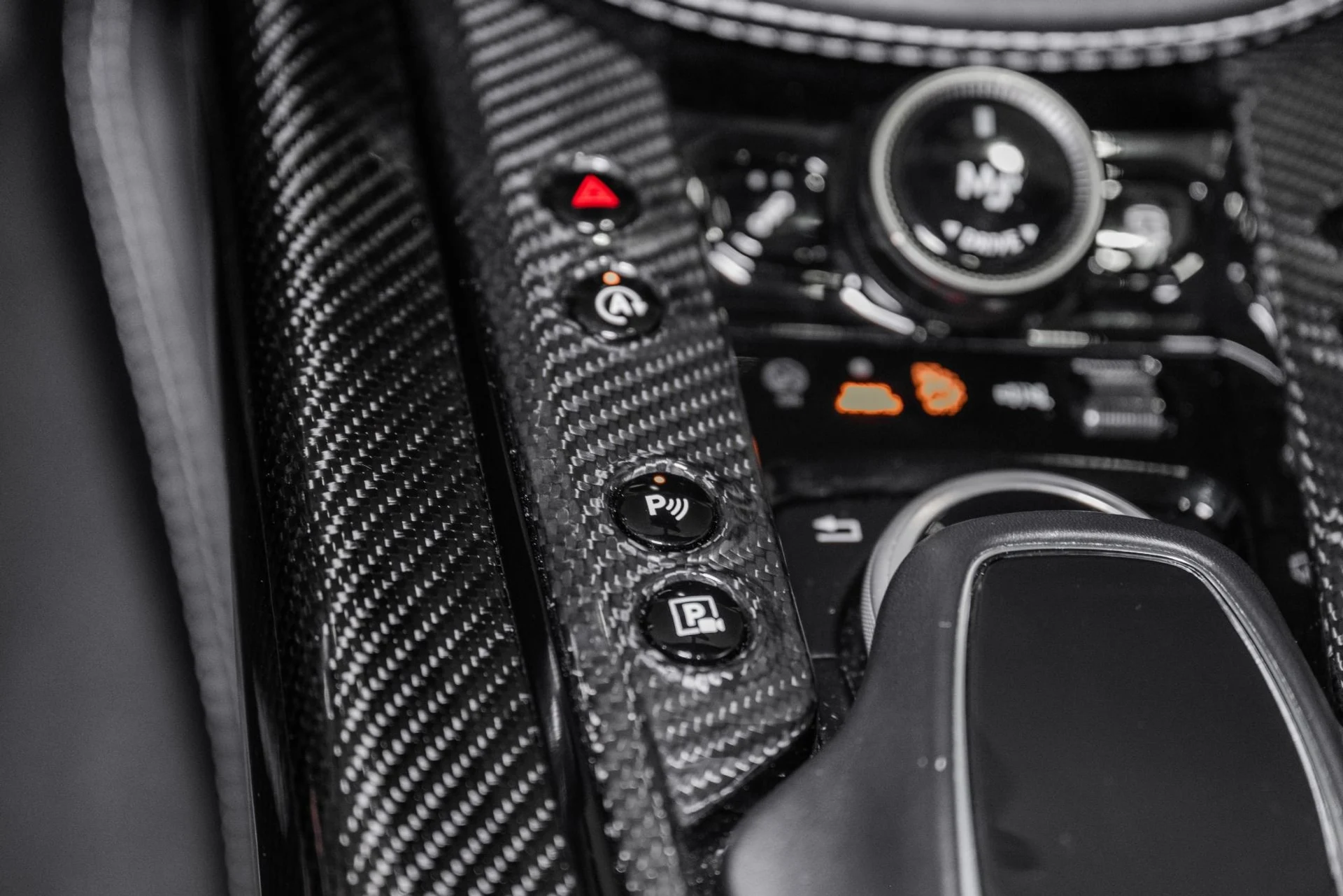 mph041_3157663930_New_2023_Aston_Martin_DBX_707_1785777382_0ee768864b