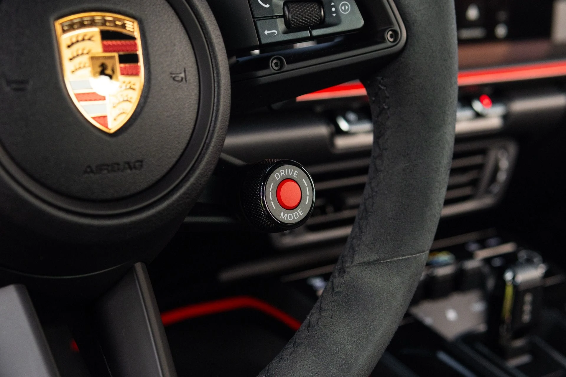 mph041_3158080237_Used_2025_Porsche_911_Carrera_1779505950_87e88b3d7e