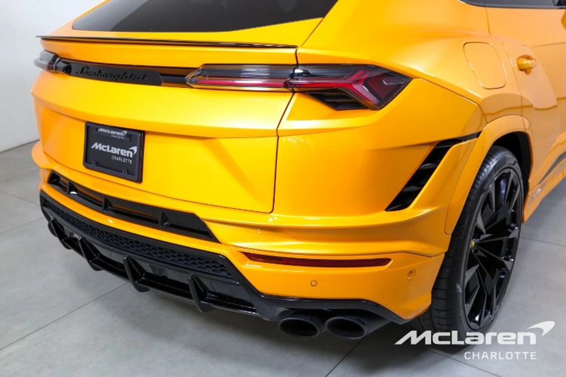 mph041_3159961155_Used_2023_LAMBORGHINI_URUS_S_9325f923c8