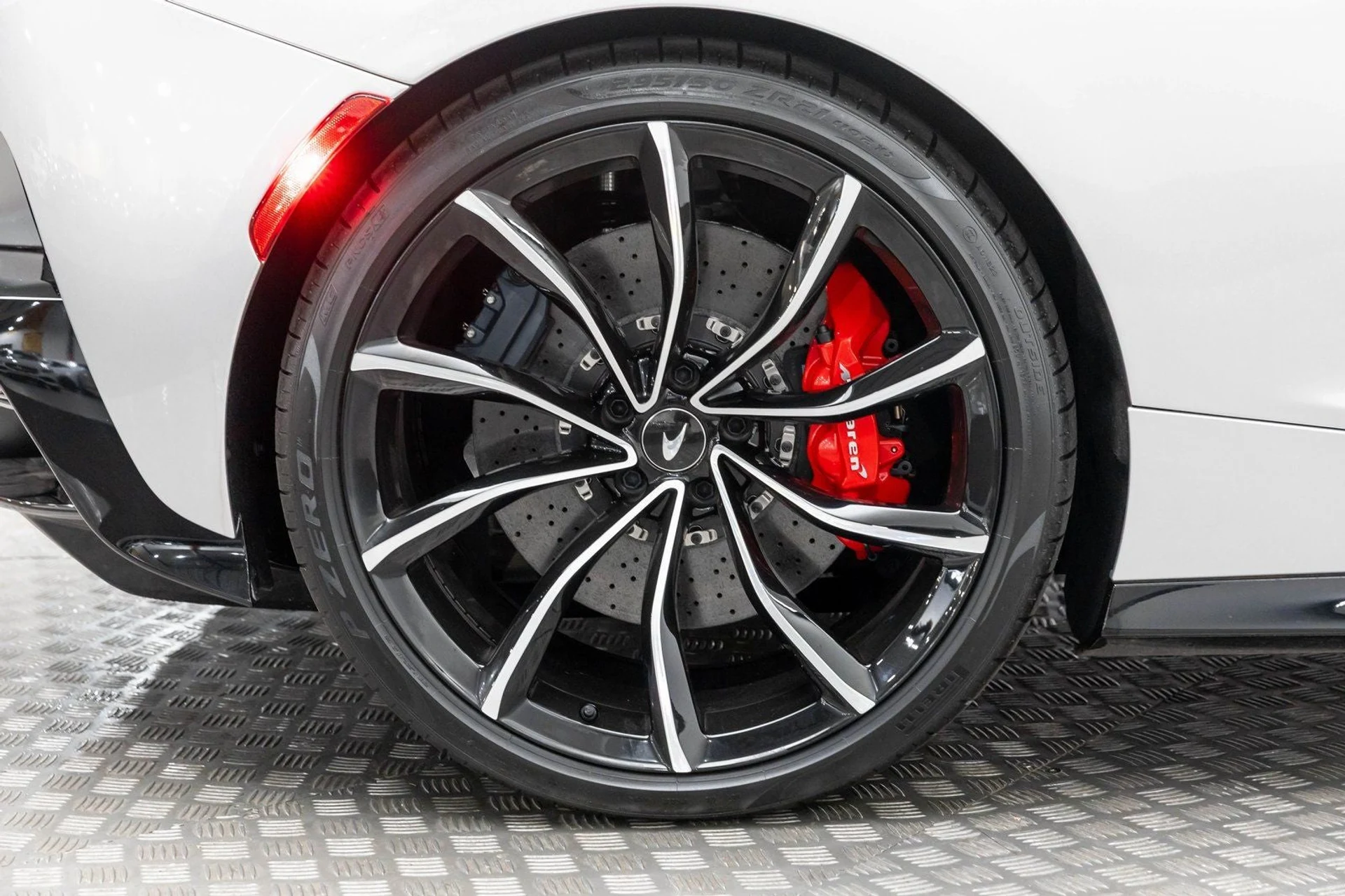 mph041_3168817638_42_dac877022d