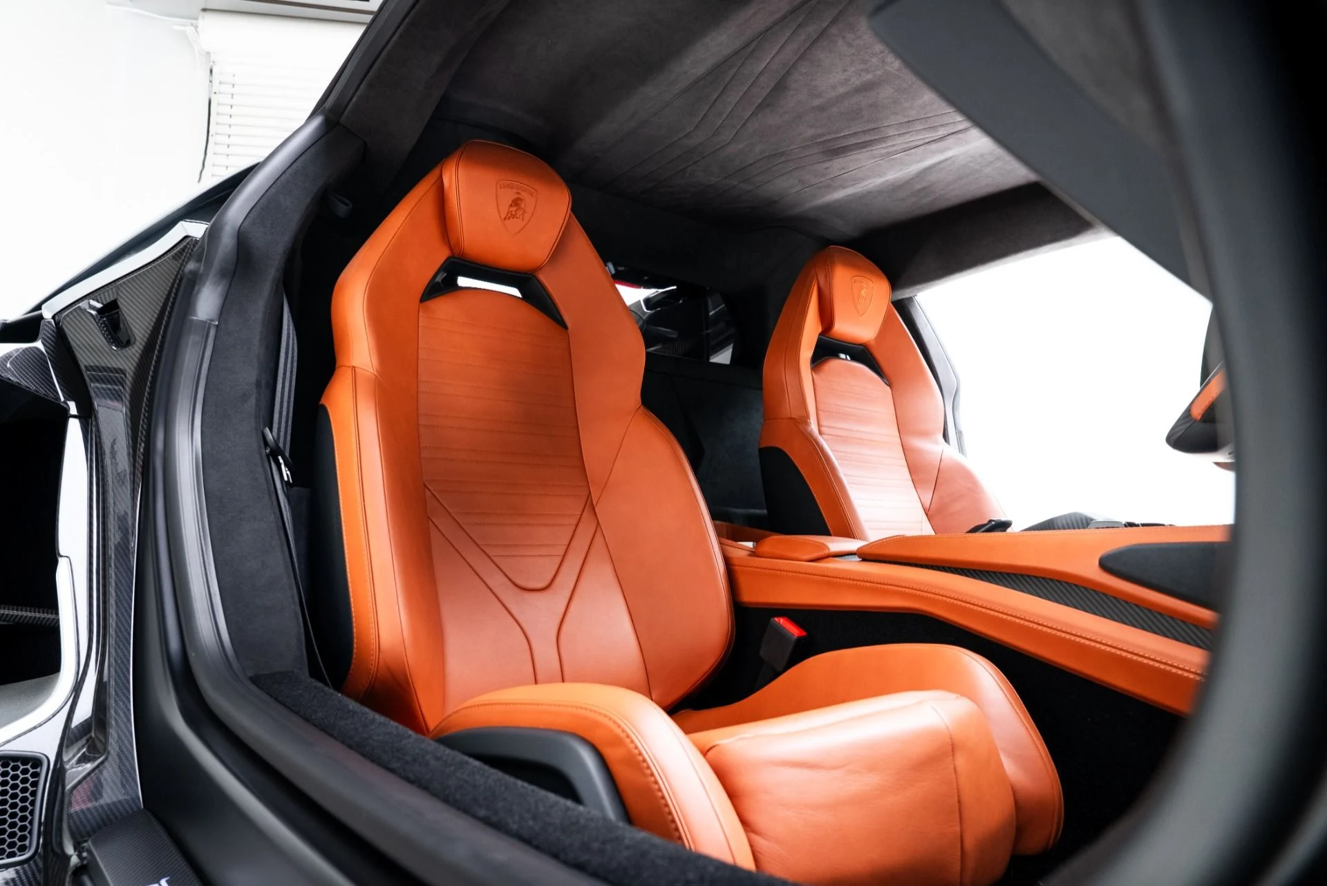 mph041_3171398092_Used_2025_Lamborghini_Revuelto_1770663111_39af1ceaaa