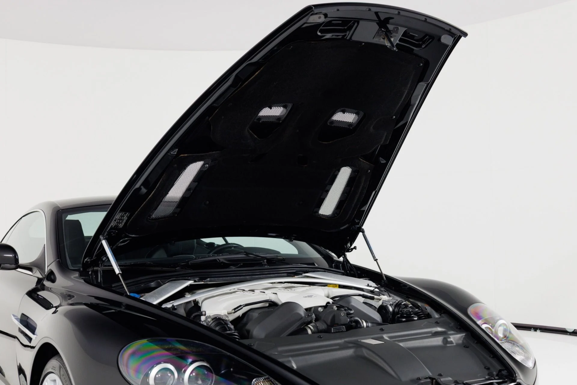 mph041_3178486038_Used_2009_Aston_Martin_DBS_1778627772_e15c6ff11c