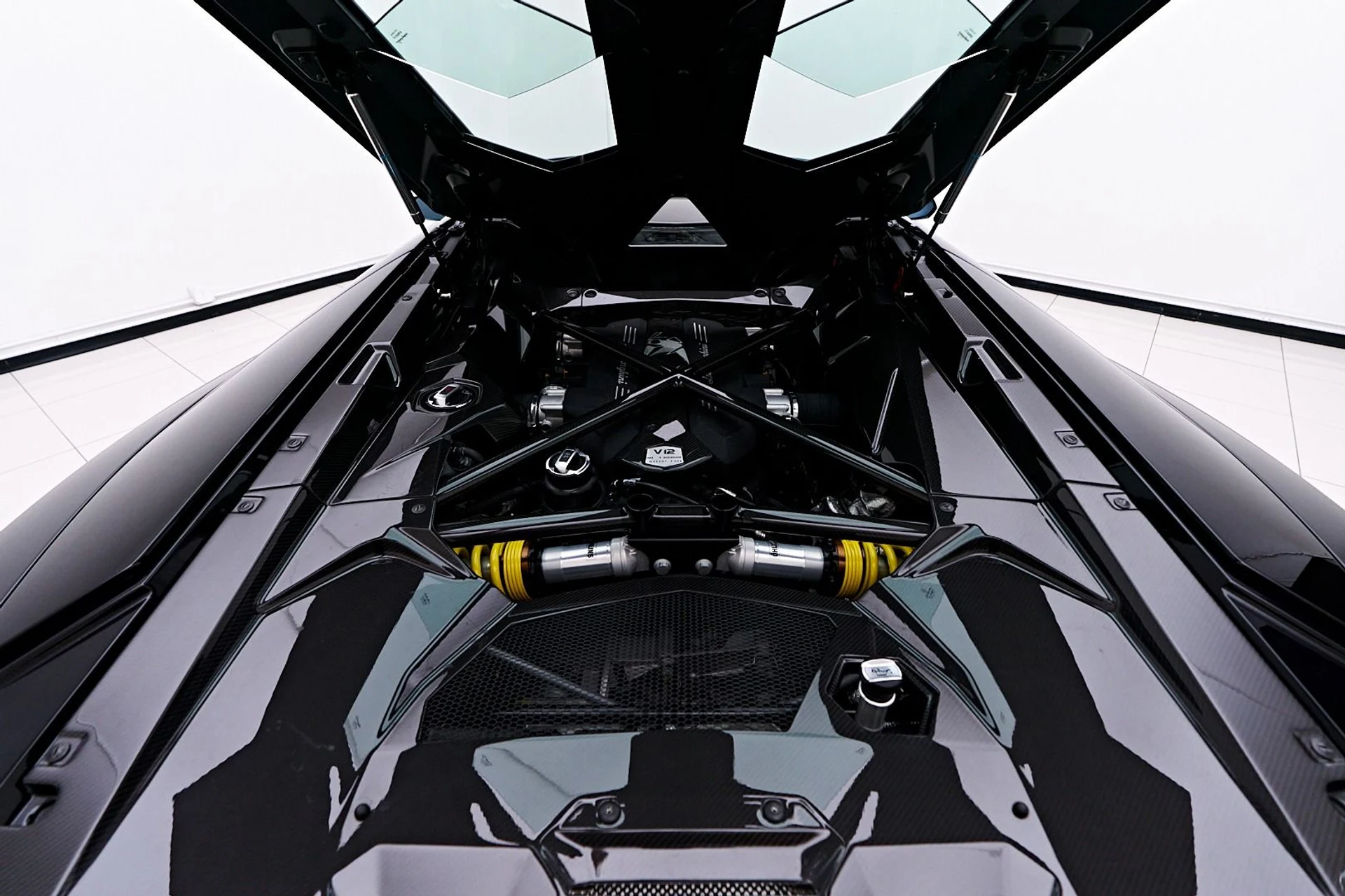 mph041_3179050330_Used_2016_Lamborghini_Aventador_LP_700_4_1745086156_40bb11c310