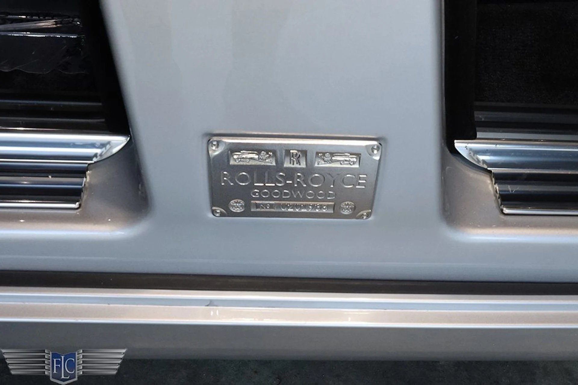 mph041_3182840265_used_2020_rolls_royce_phantom_sedan_9689_22815482_42_1024_7a02176ab1