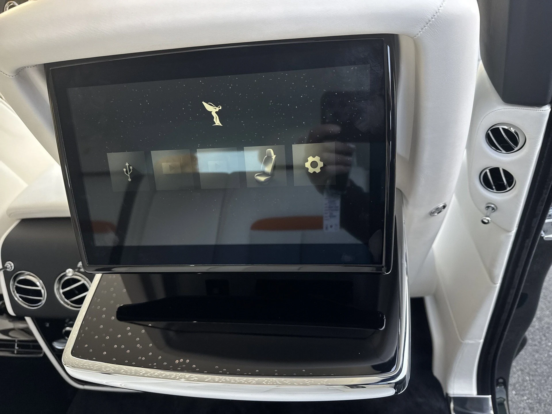 mph041_3183212348_d20587a2e8e2048f7de64581d4025893x_ce6923f94f