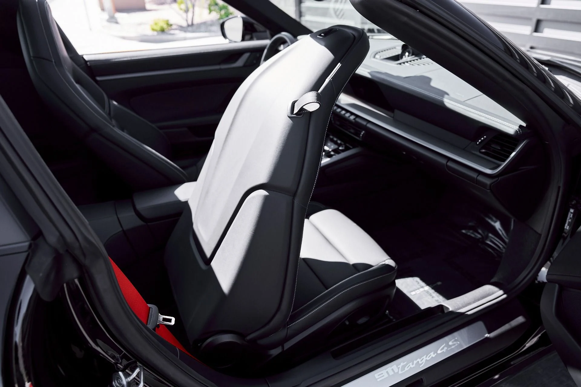 mph041_3184890006_Used_2026_Porsche_911_Targa_4_S_1772843261_a8ee1baa7a