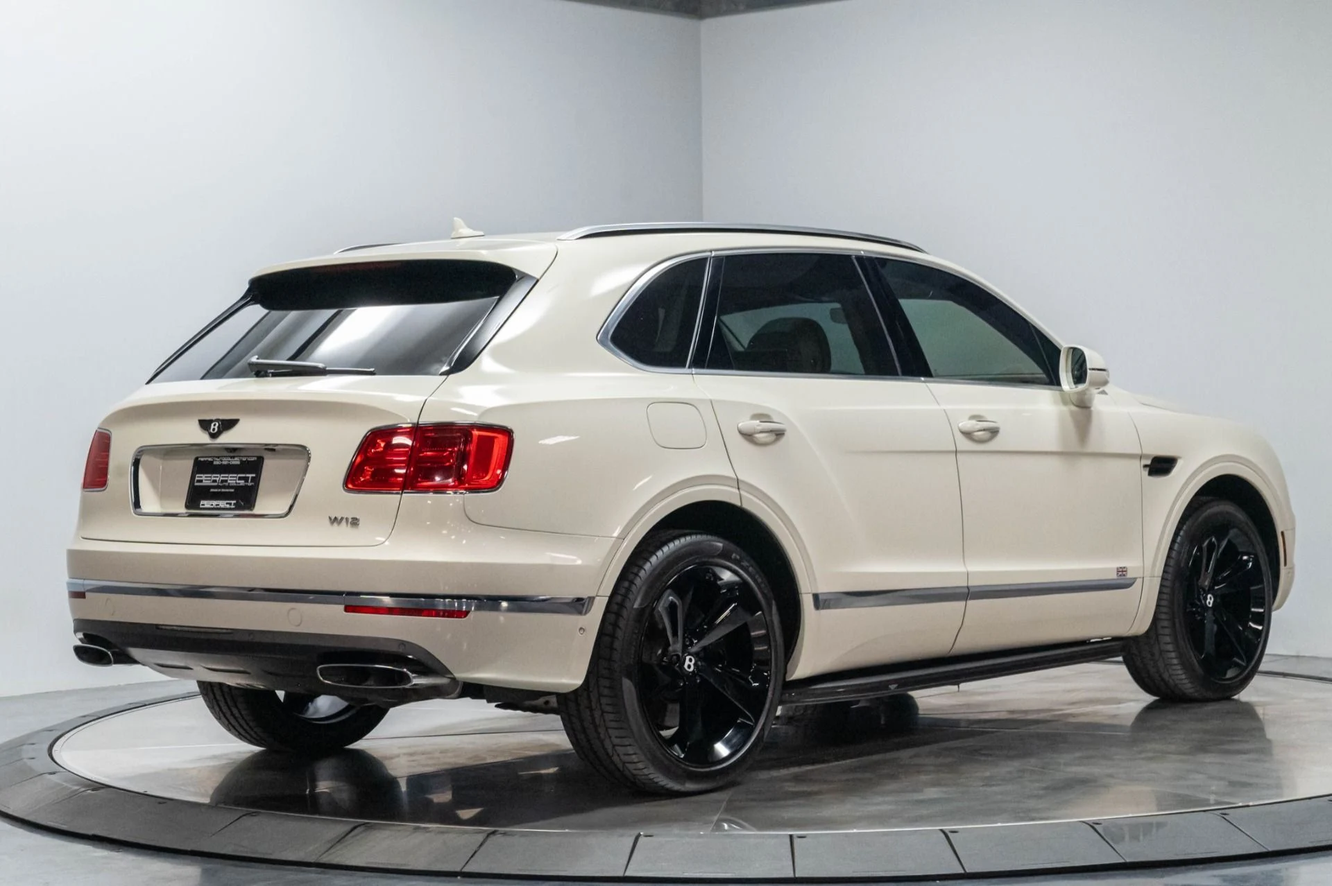 mph041_3184928808_Used_2017_Bentley_Bentayga_W12_1787159716_e51b625bc8