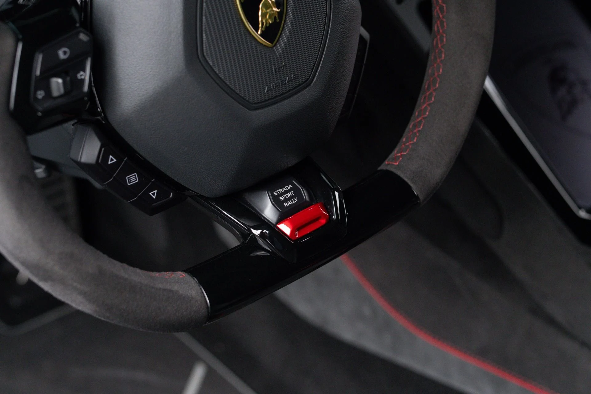 mph041_3190801213_Used_2024_Lamborghini_Huracan_Sterrato_1775279109_c419469229