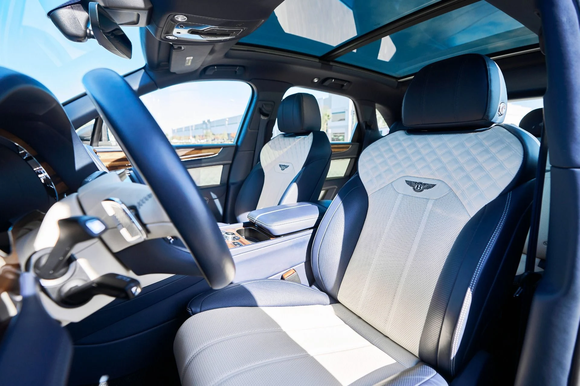 mph041_3196407065_Used_2021_Bentley_Bentayga_V8_1764209030_df73cb46a6