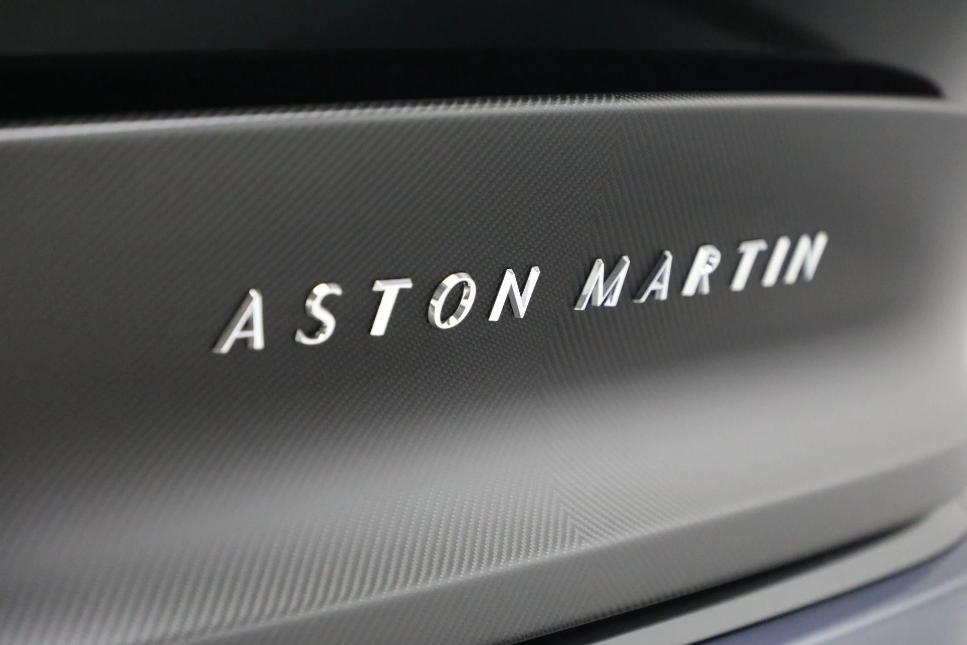 mph041_3202437916_New_2025_Aston_Martin_Vanquish_1738262610_8b557858b5
