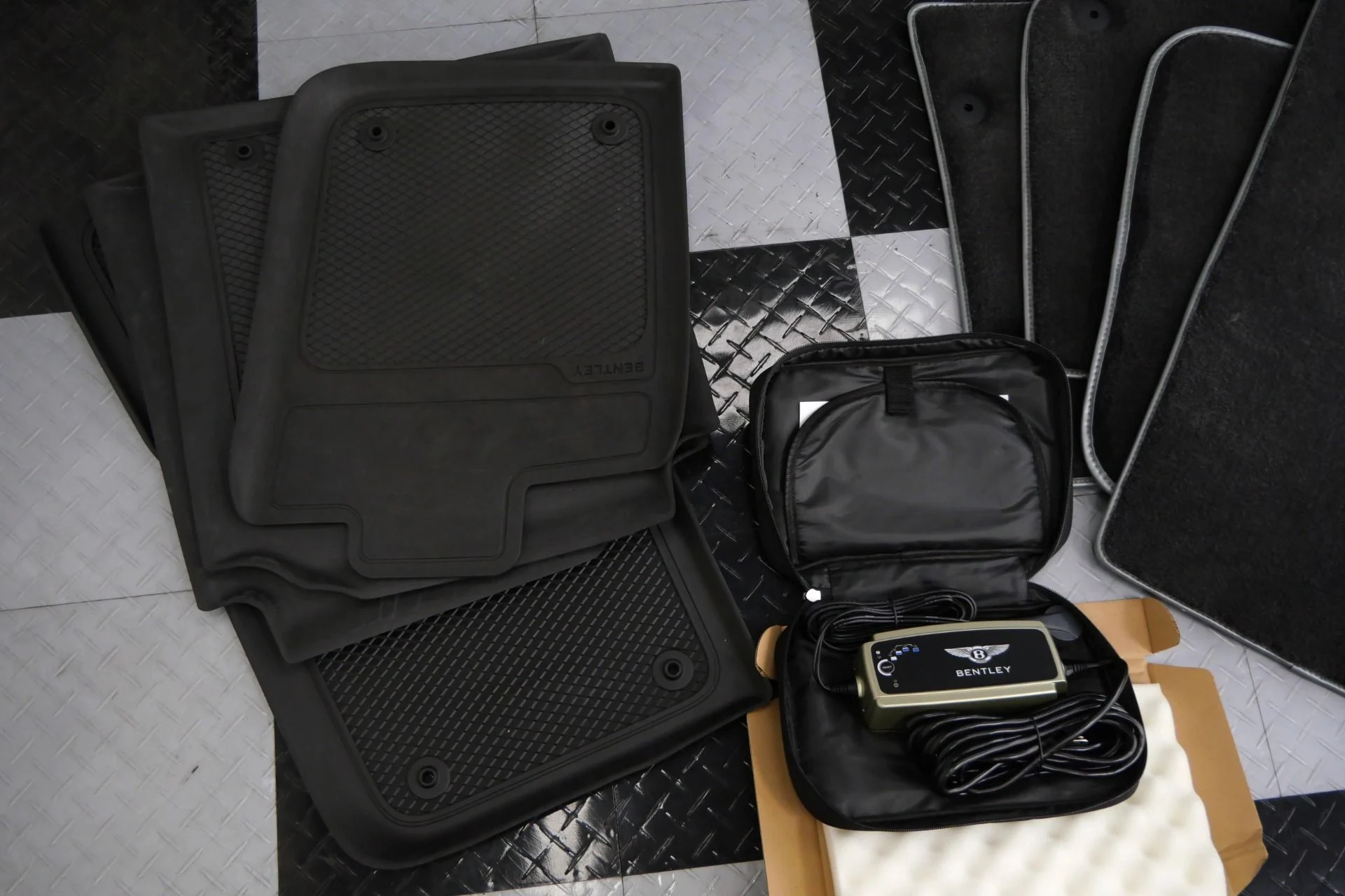 mph041_3204794276_Used_2024_Bentley_Flying_Spur_Speed_Big_Edition_12_Package_Naim_Audio_626_Horsepower_1757008708_ffe6daf296