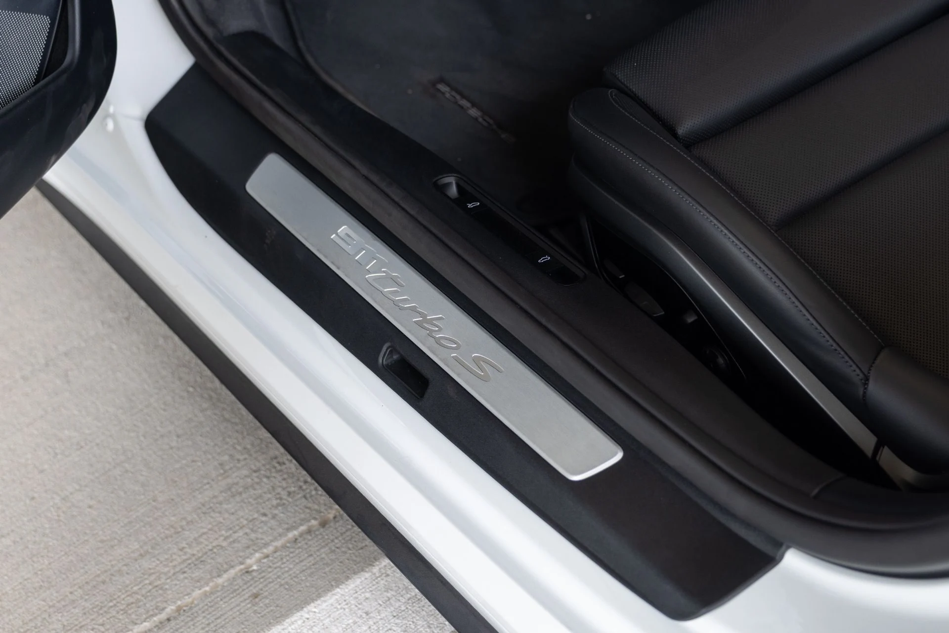 mph041_3205604914_Used_2025_Porsche_911_Turbo_S_1776200682_35704cefe7