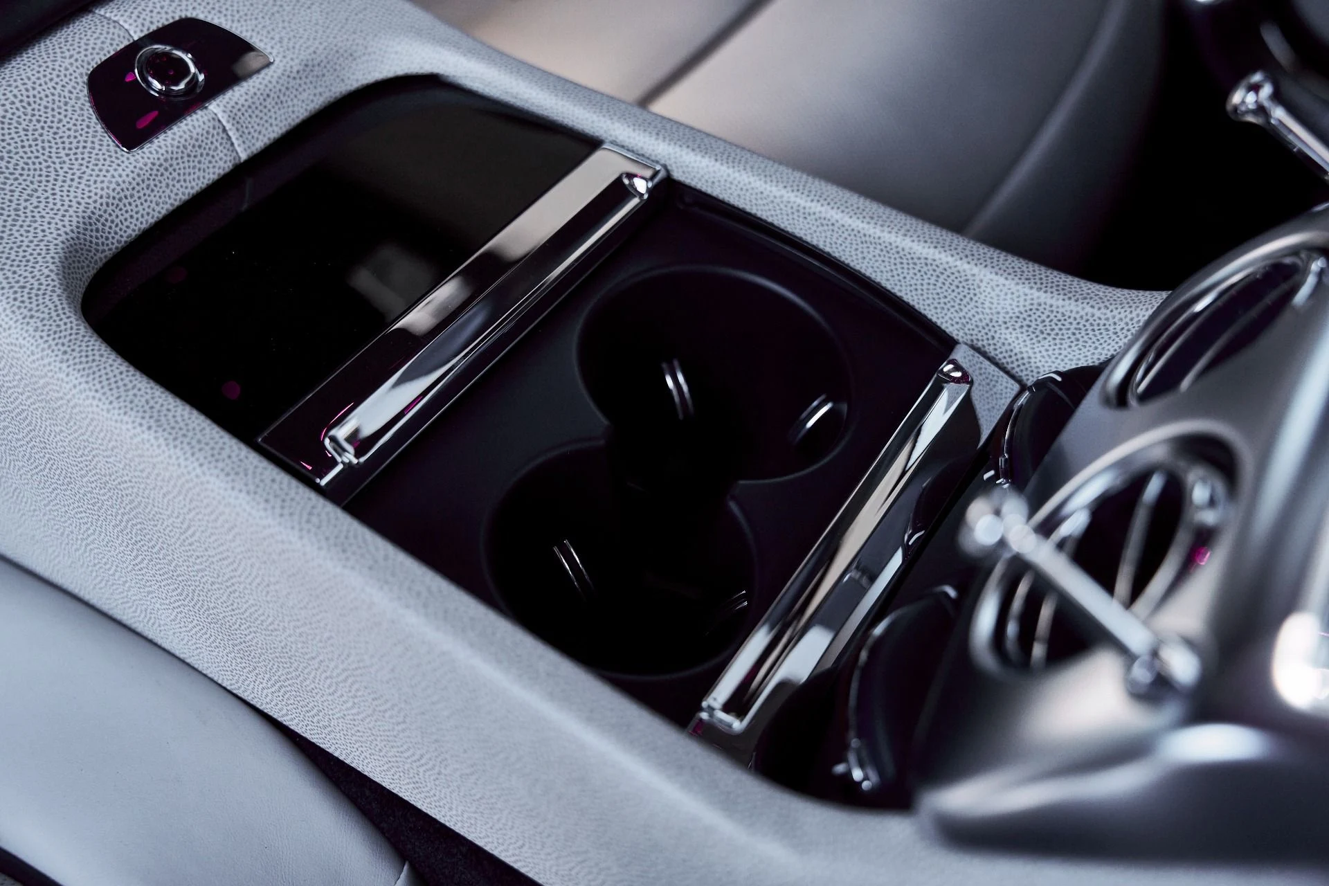 mph041_3215999105_Used_2015_Rolls_Royce_Wraith_1770669857_d27c638091