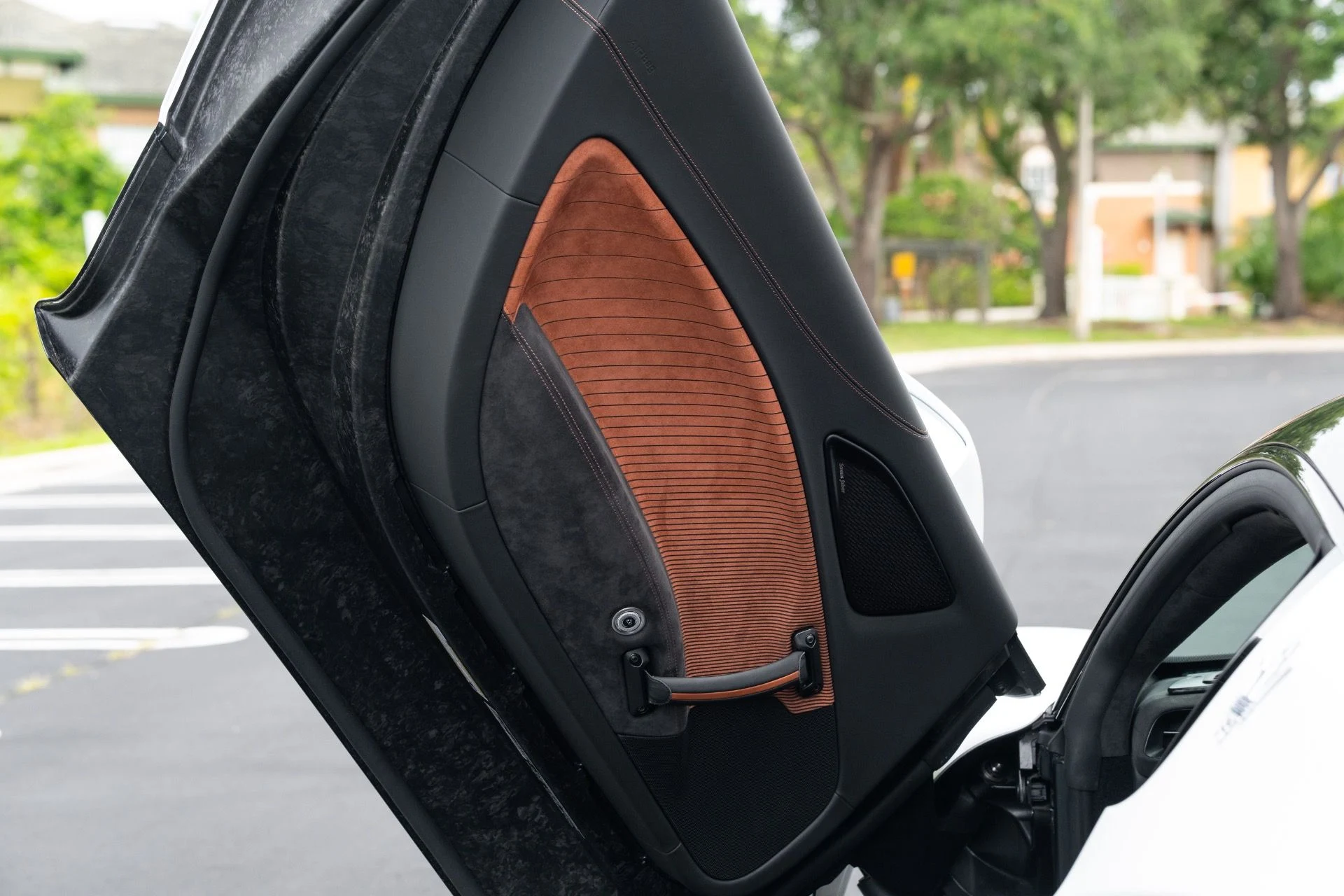 mph041_3216495210_Used_2022_Maserati_MC_20_1777083905_88f98fa7bf