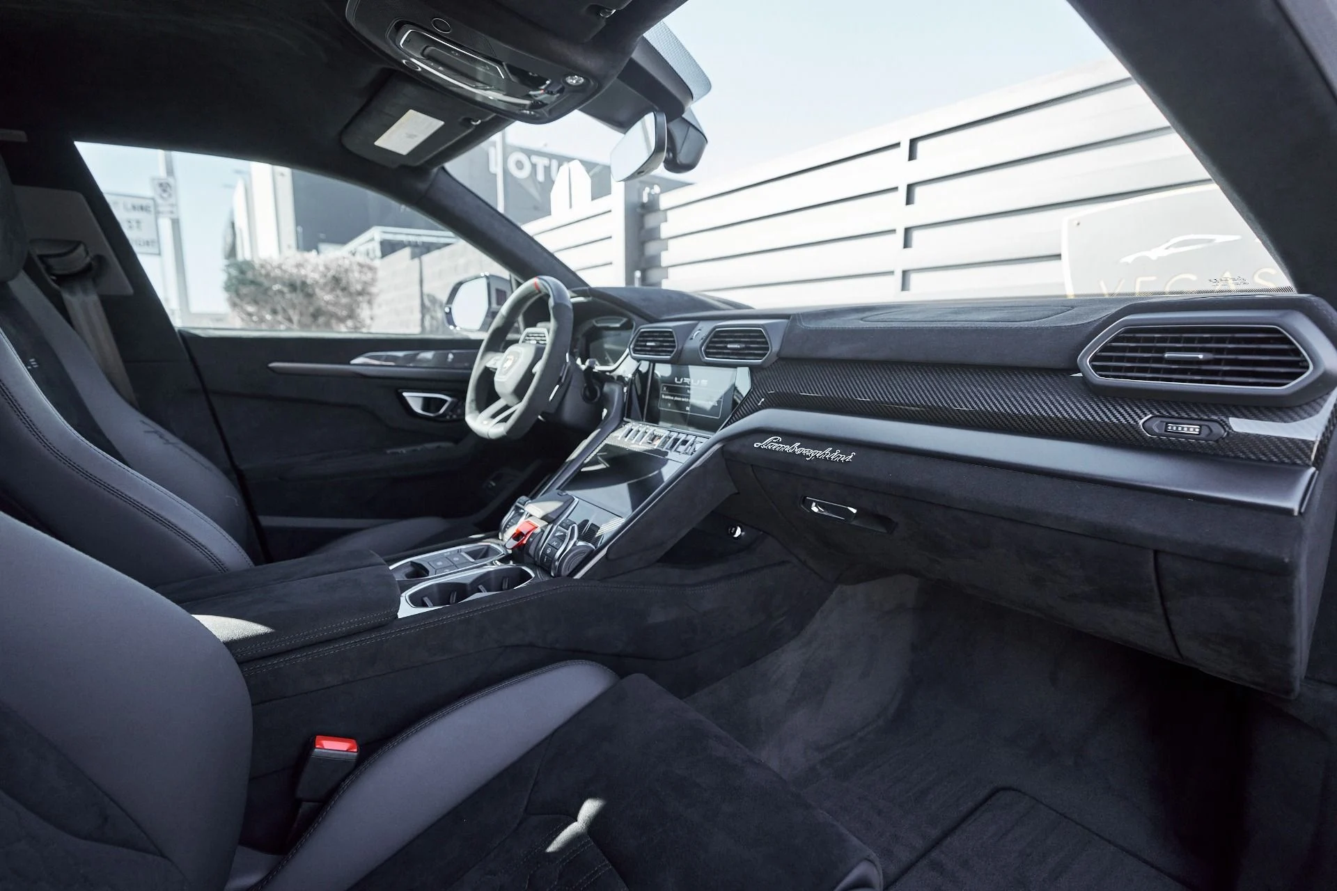 mph041_3217707521_Used_2023_Lamborghini_Urus_Performante_1761860776_ecee3d0136