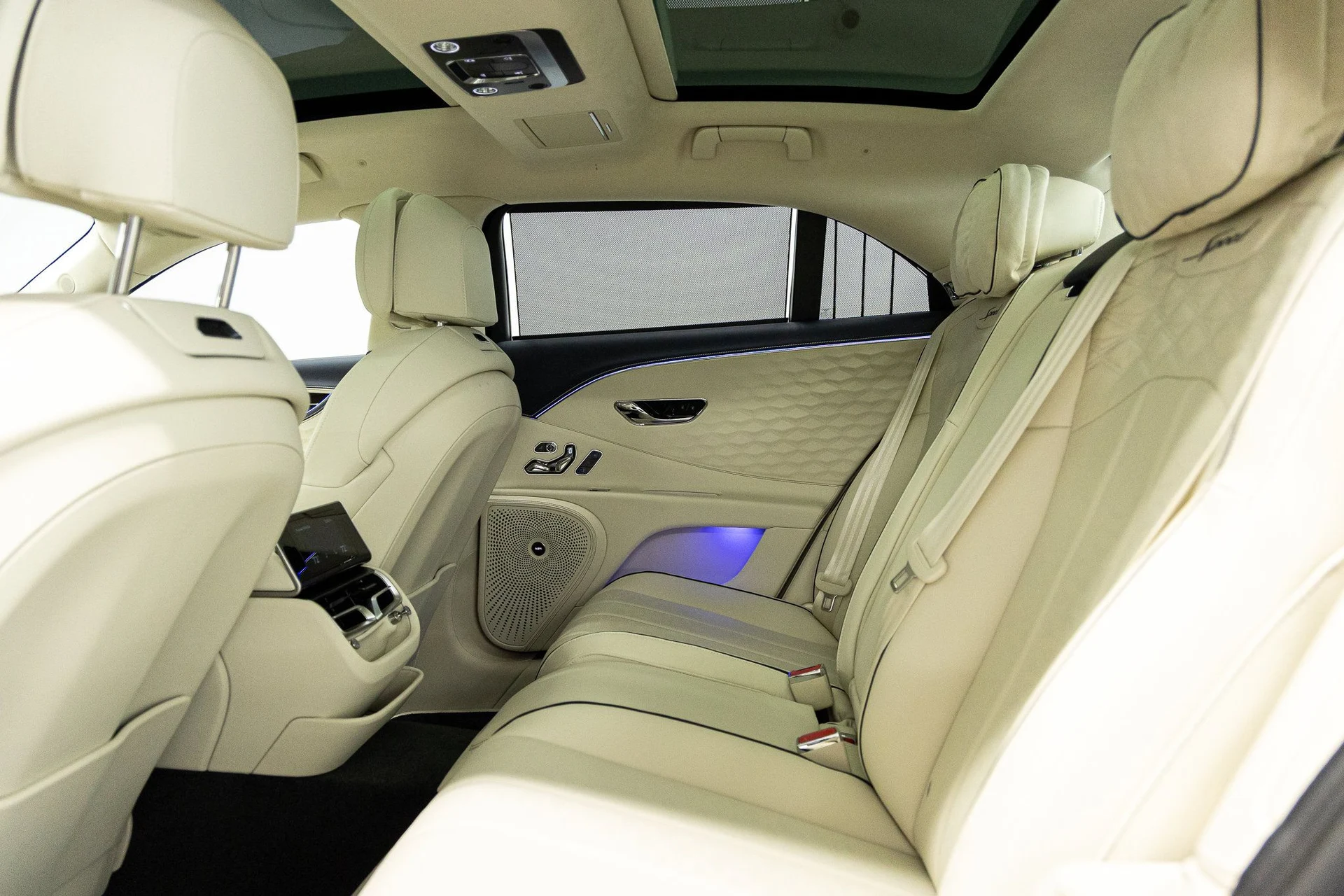 mph041_3235513779_18850b2025b4429dd12bae5764da0b56x_d7c02e5ab6