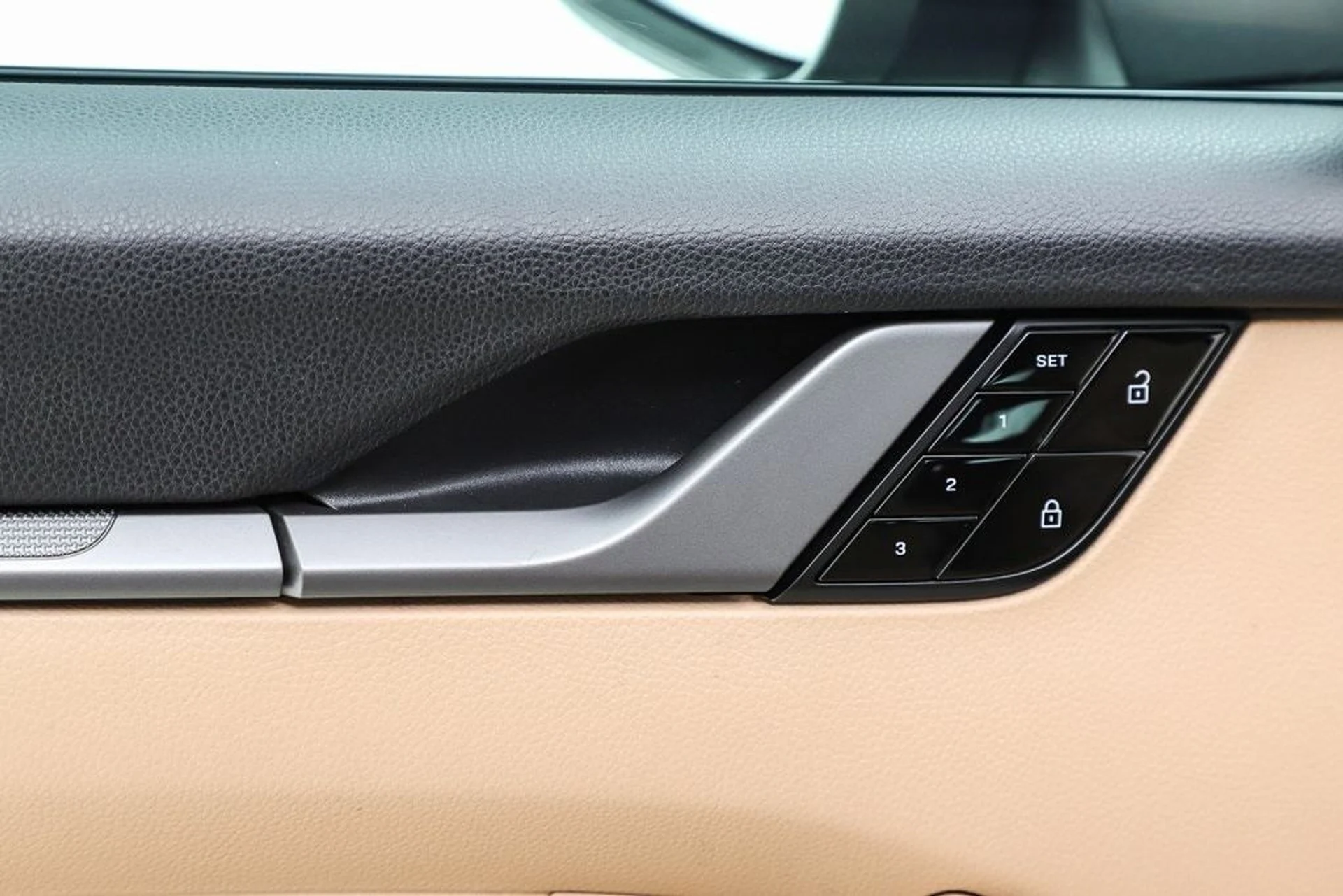 mph041_3242379402_0fed7dec01af0b11d1142a77b304c691x_511c9cb534