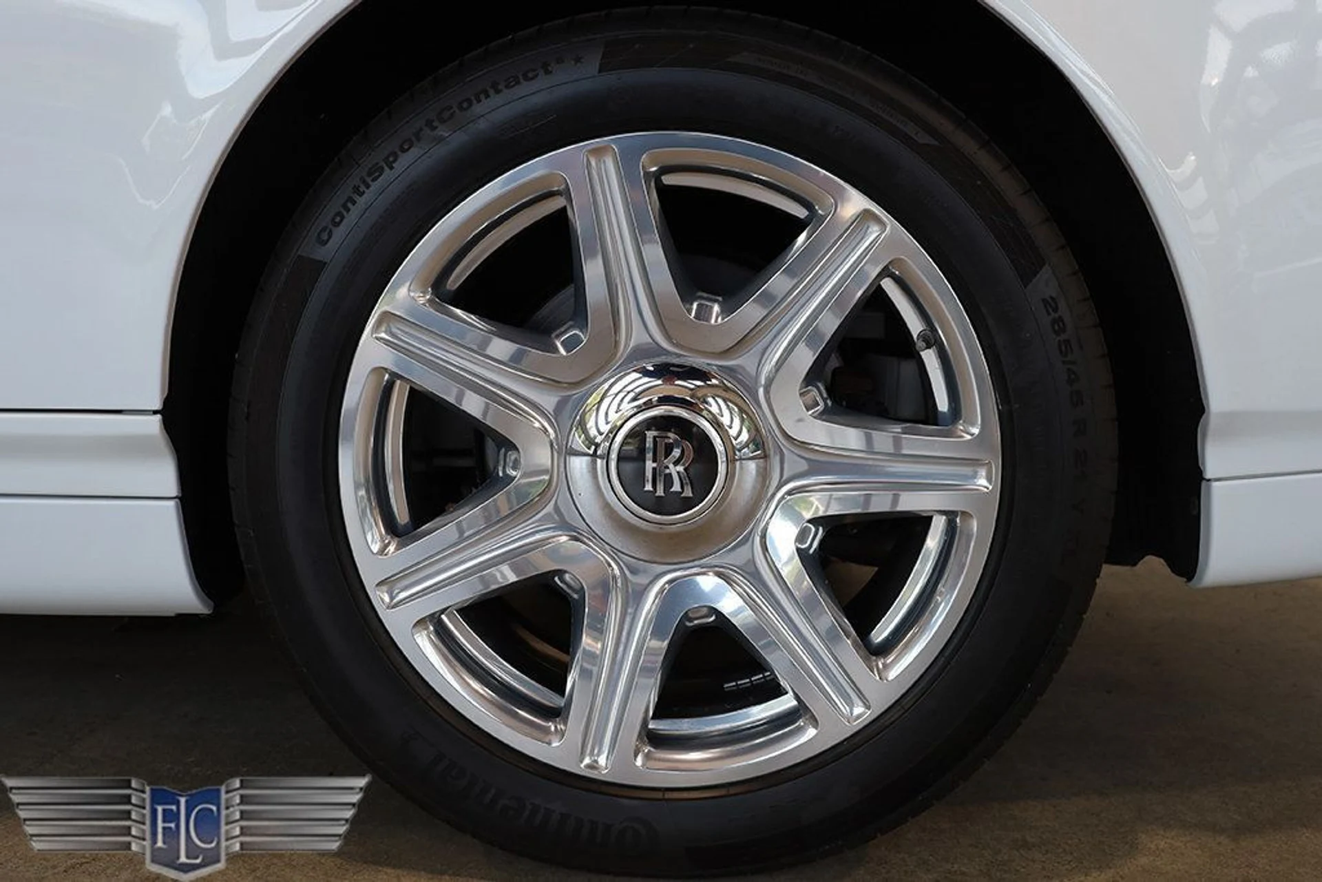 mph041_3243368875_used_2014_rolls_royce_phantom_drophead_coupe_9689_22941725_42_1024_facdfef2b0