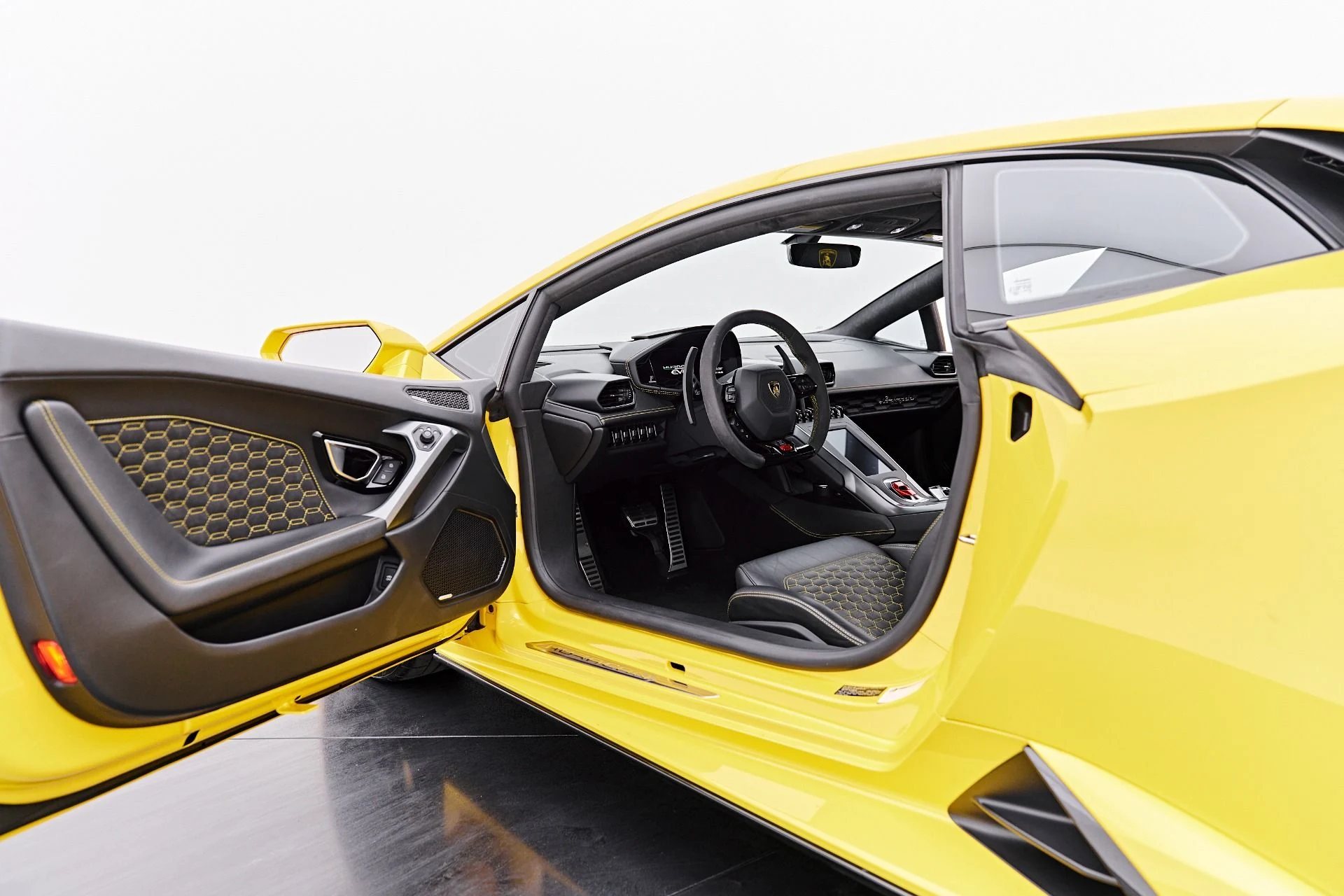 mph041_325860663_Used_2022_Lamborghini_Huracan_EVO_Base_1787357864_4b900f80fb