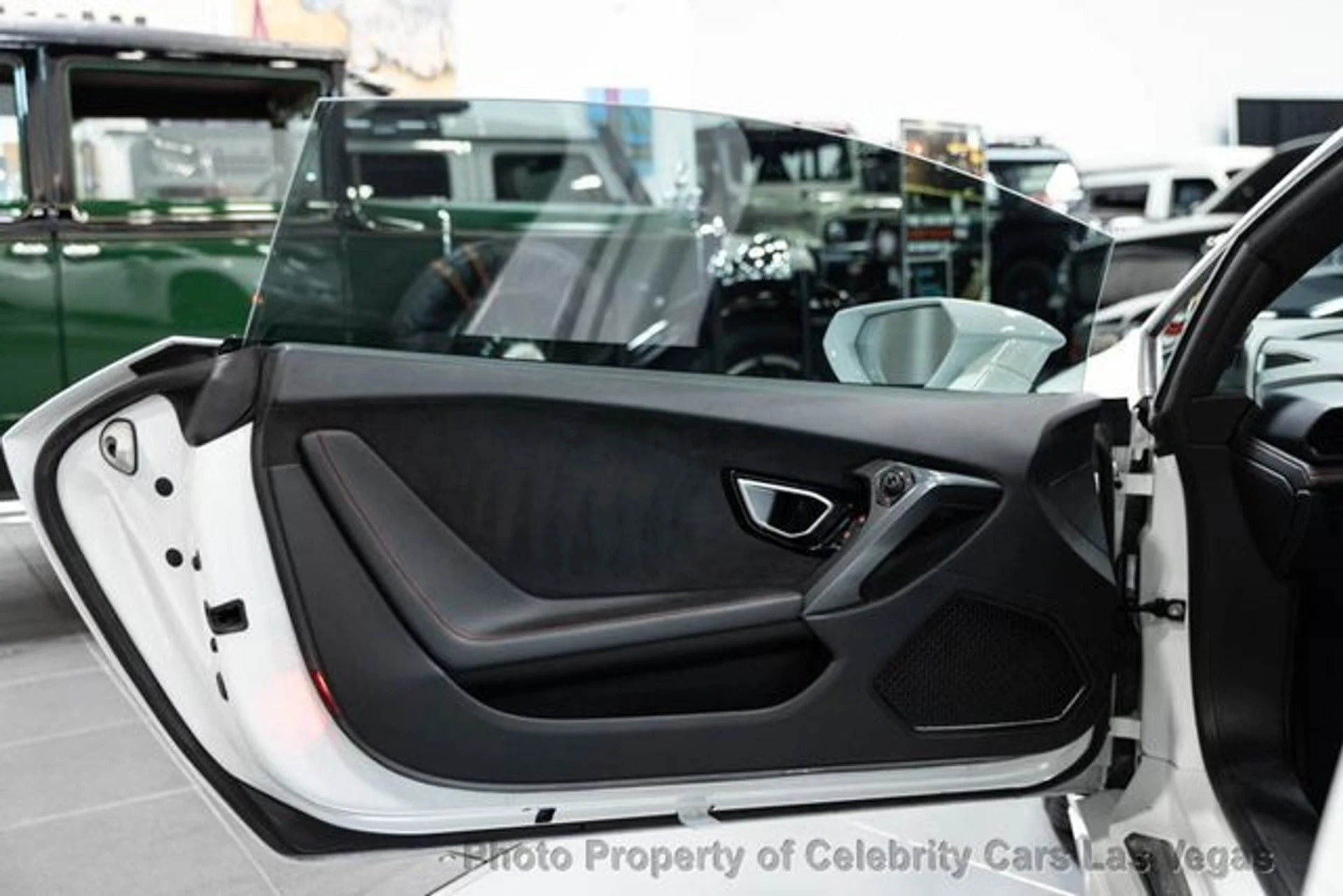 mph041_3279684417_used_2019_lamborghini_huracan_lp5802_9707_22868387_46_640_e4992132fd