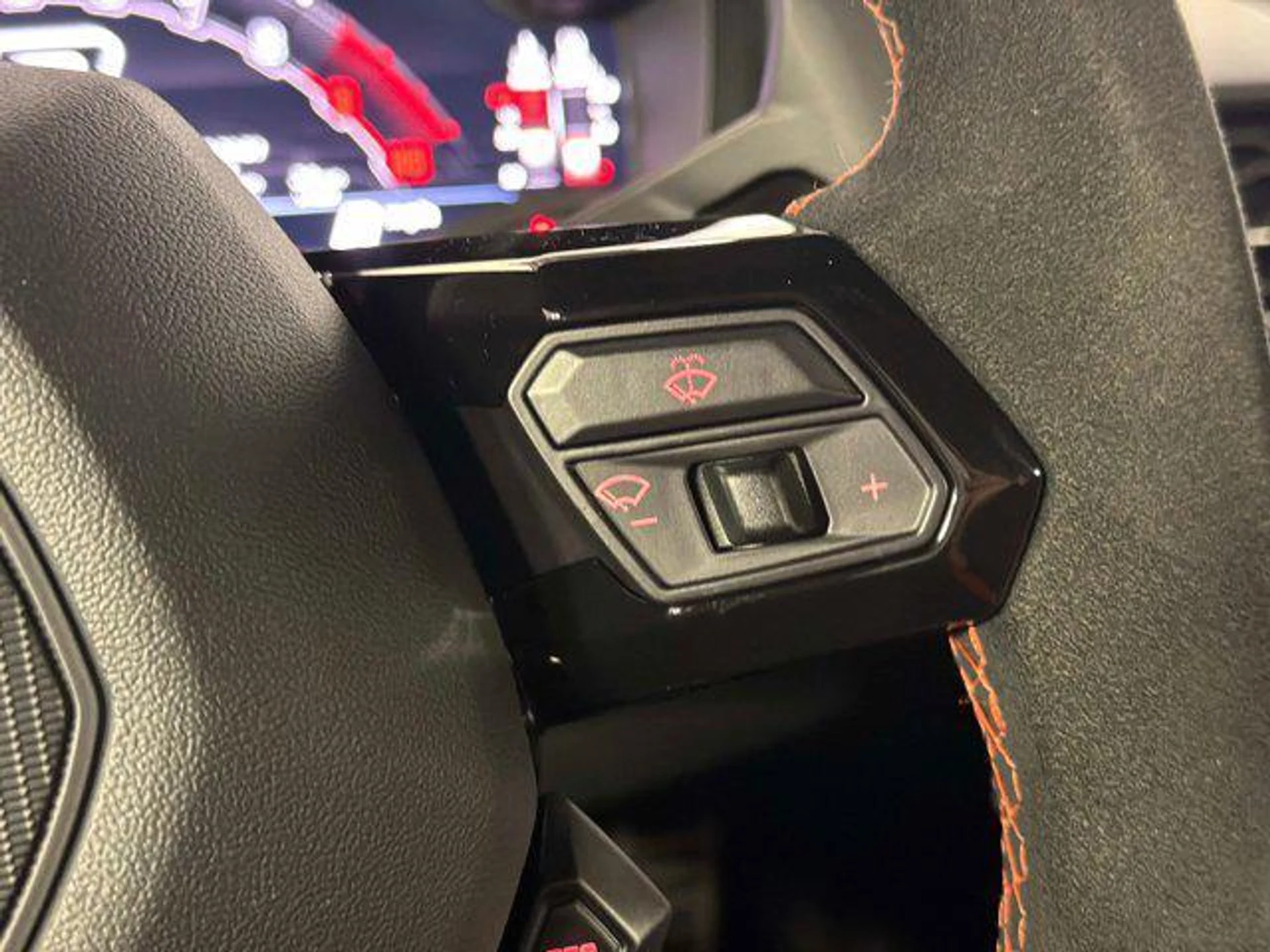 mph041_3282135564_bm2_PX_5gwa_Yxmoz4vsztbux_BL_4_Mg_5eca9c7be8