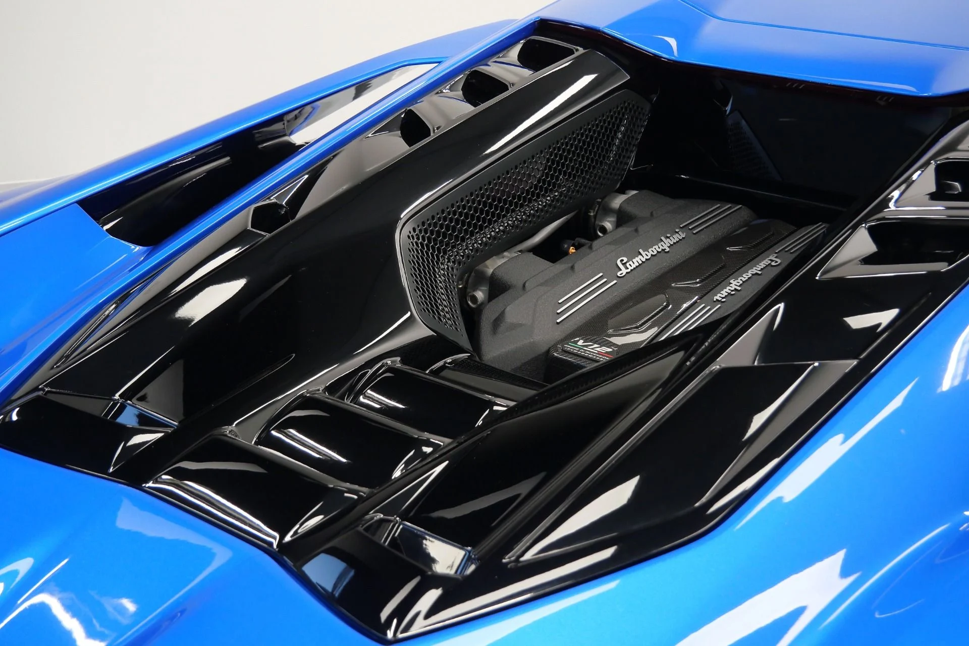 mph041_3284375180_Used_2024_Lamborghini_Revuelto_974_Miles_710_K_MSRP_SPORTIVA_Corsa_Tex_Interior_1767024666_8307284e43