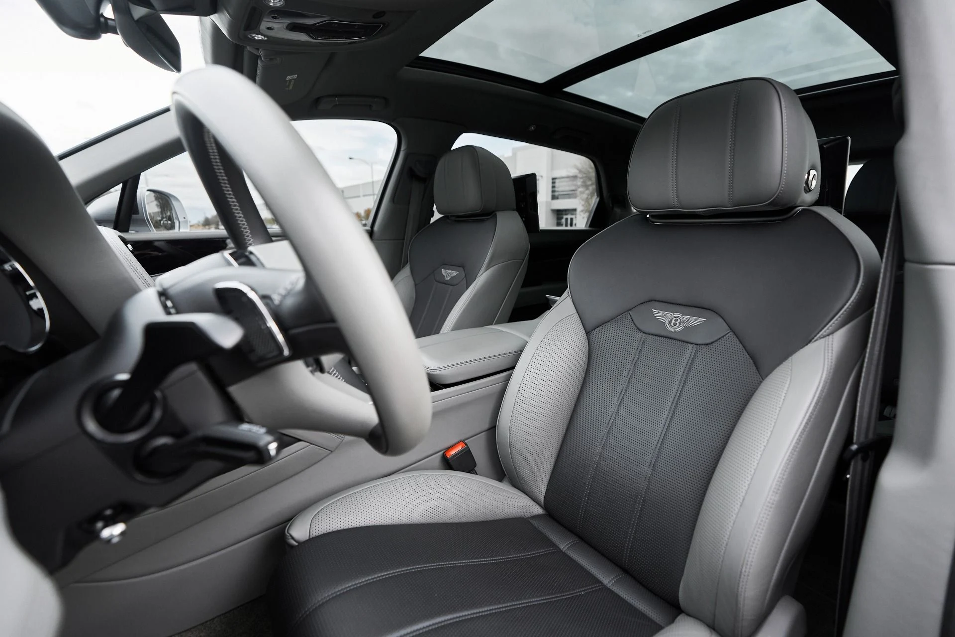 mph041_3285552431_Used_2023_Bentley_Bentayga_EWB_Azure_1763502534_22cf4cc40b