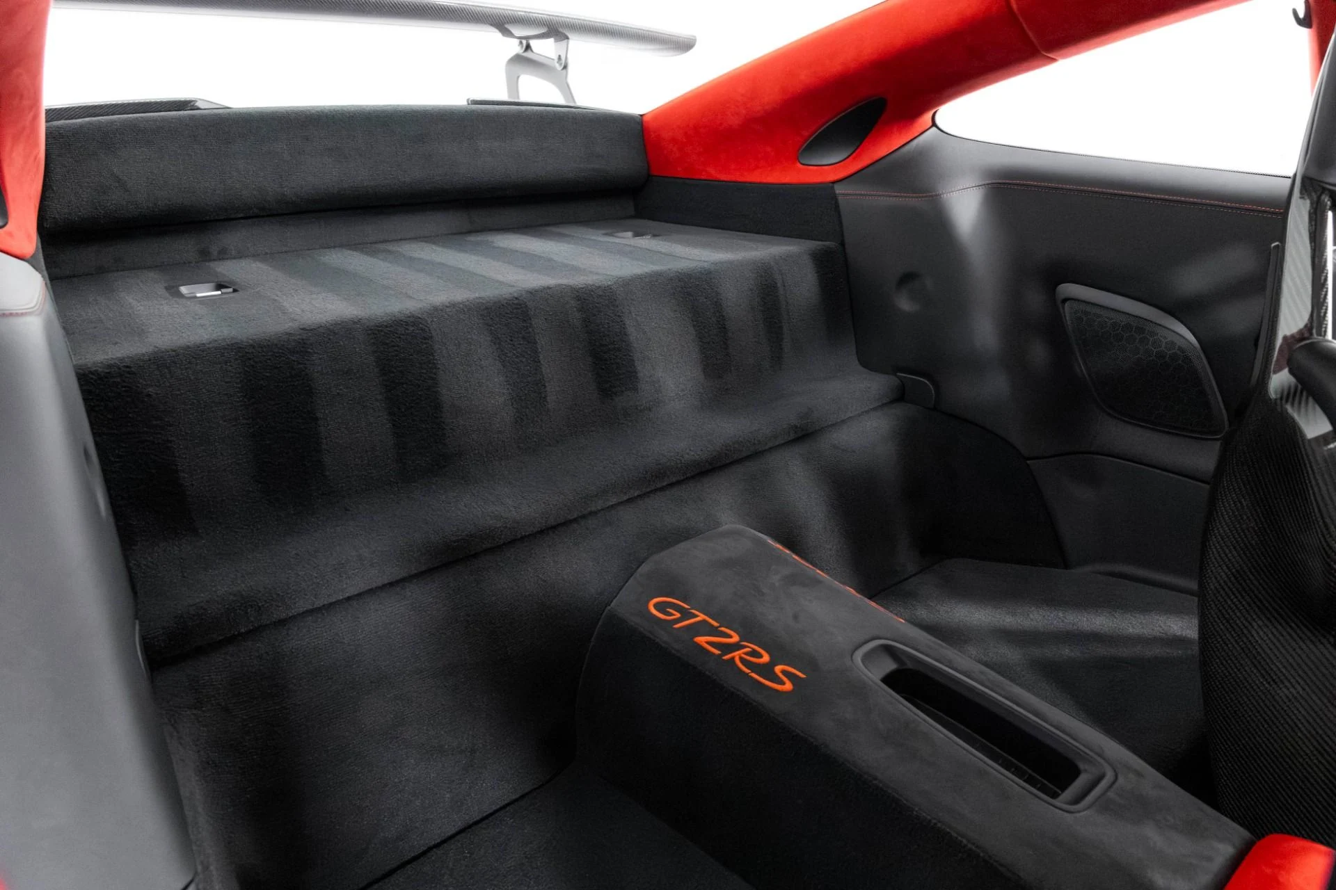 mph041_3292427051_Used_2018_Porsche_911_GT_2_RS_1763508422_e39444bdde