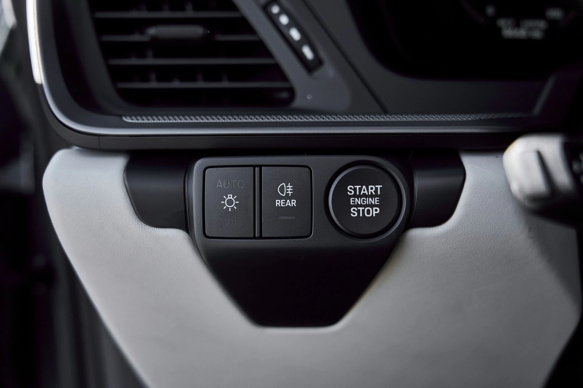 mph041_3296048045_Used_2025_Porsche_911_Carrera_1768012374_fbafe5695f