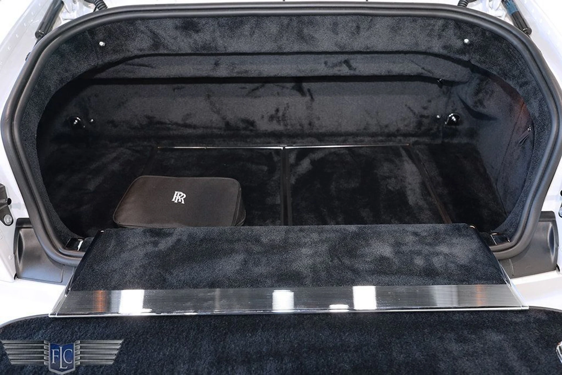 mph041_3310559760_used_2017_rolls_royce_phantom_dropheadcoupe_9689_22945304_42_1024_010a67e5fe