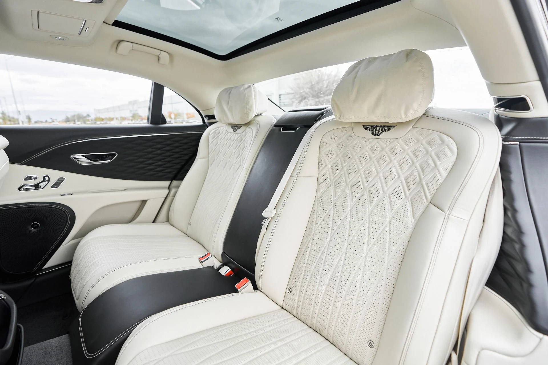 mph041_3316189439_Used_2022_Bentley_Flying_Spur_V8_1763502828_71d31b2f73