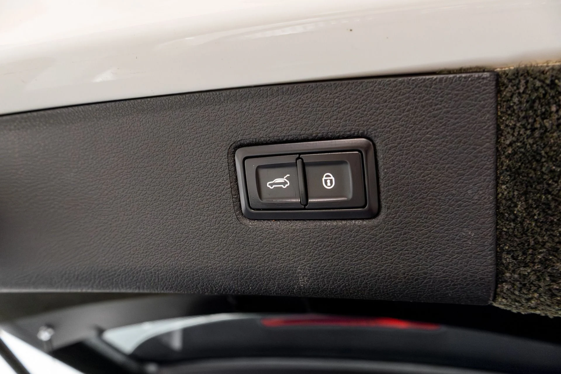 mph041_3317651889_Used_2020_Bentley_Bentayga_V8_1770245140_6351302630